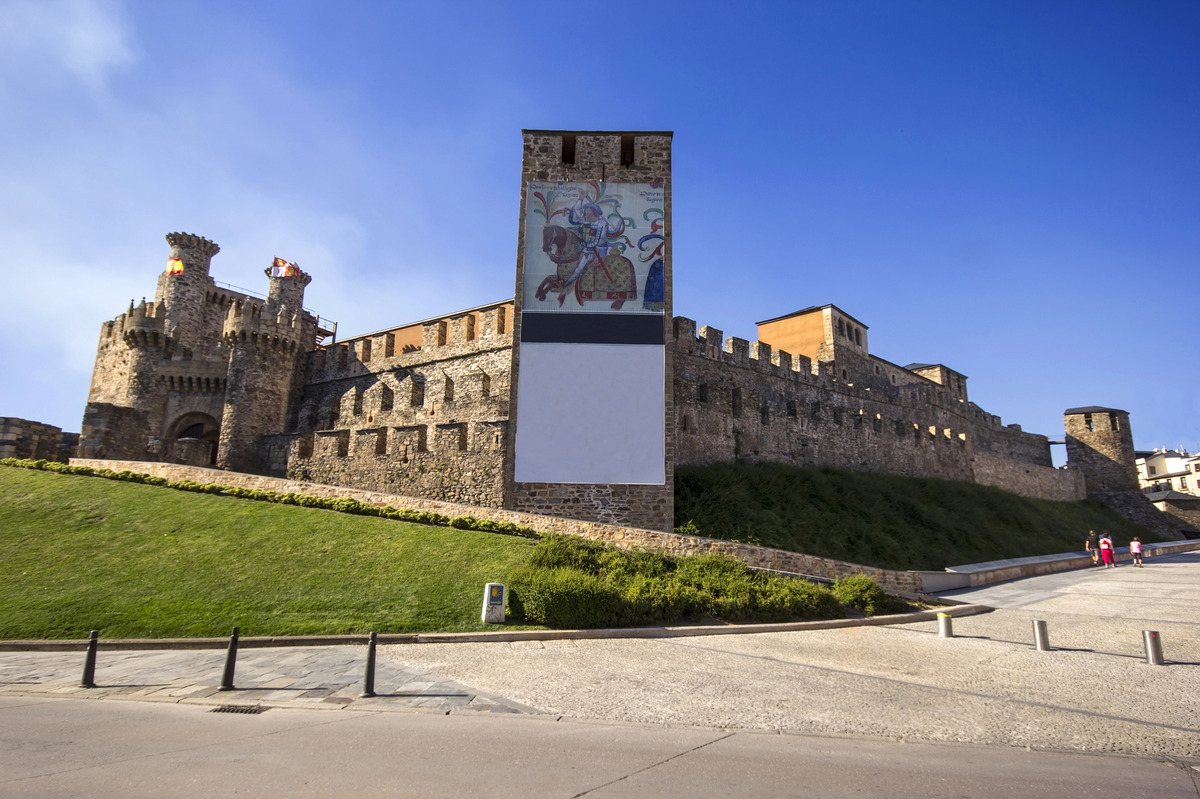 Pueblos bonitos de León. Ponferrada. Foto por Depositphotos.