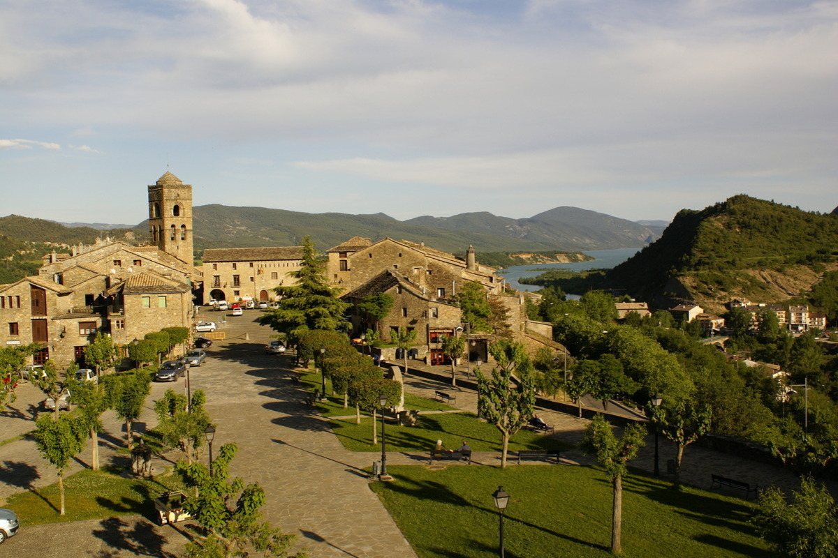 Aínsa en Huesca. Foto por Depositphotos.