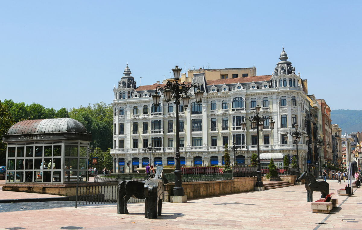 Plaza Escandalera. Foto por Depositphotos.