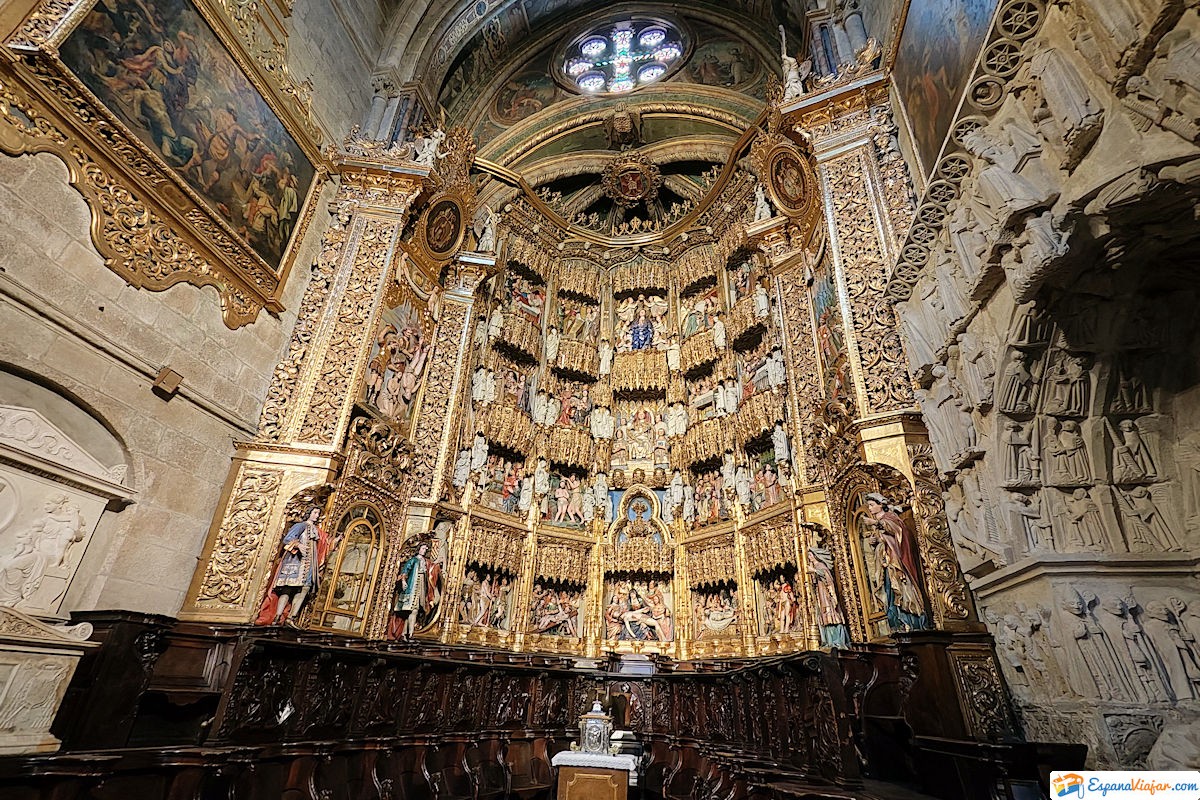 Altar Mayor y retablo gótico de la Catedral de Ourense
