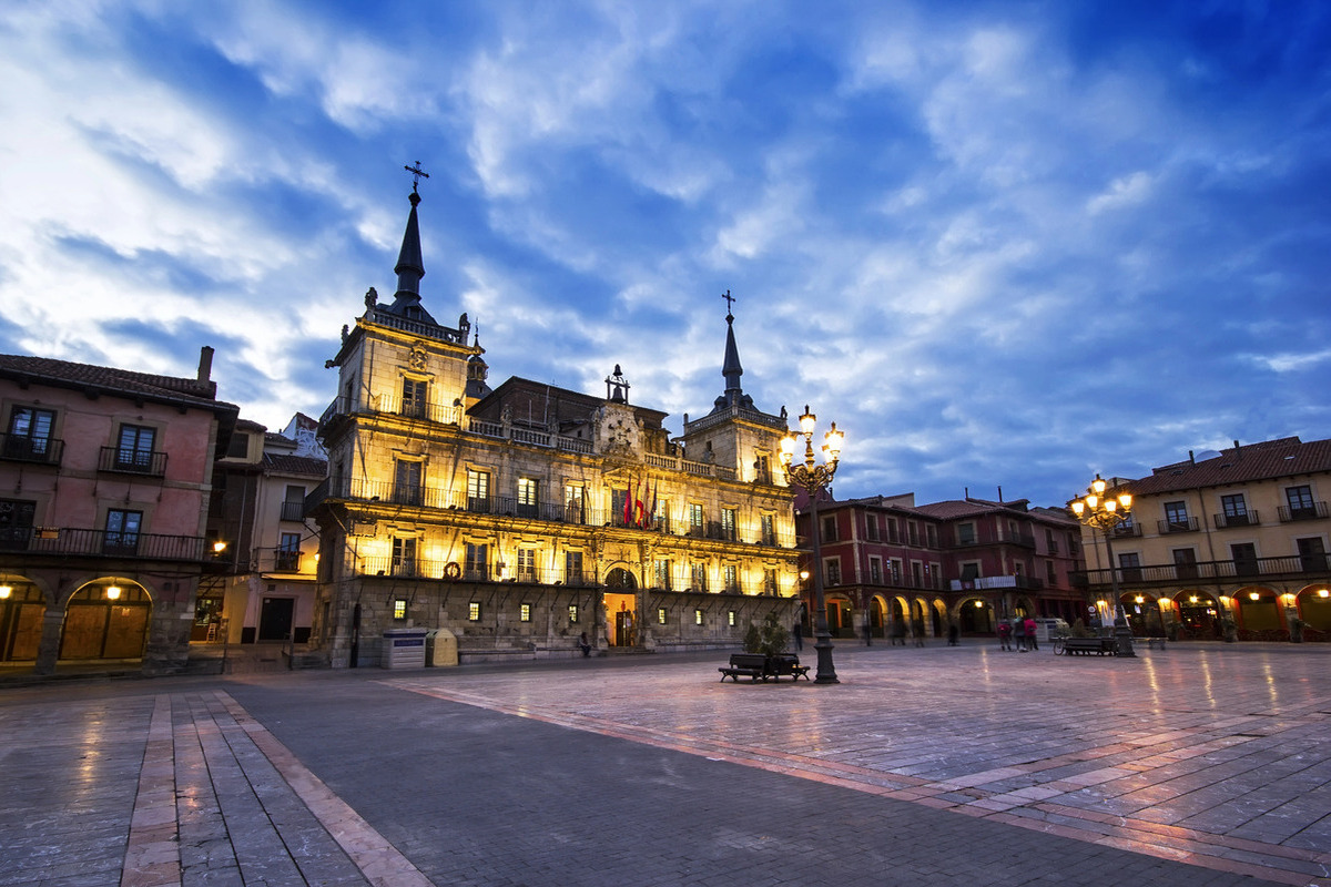 Ayuntamiento de León. Foto por Depositphotos.