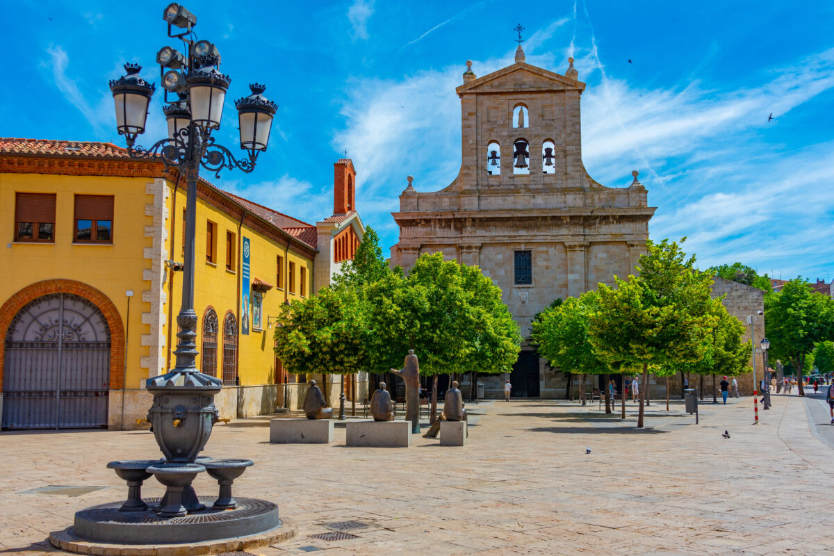 Iglesia de San Pablo en PalenciaIglesia de San Pablo en Palencia. Foto por Depositphotos.