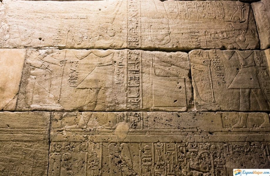 jeroglifico en templo de debod