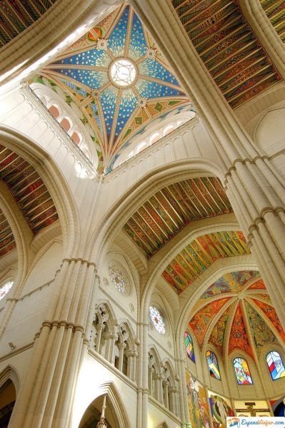 catedral de la almudena entrada