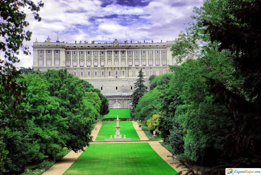 fachada jardines del palacio real madrid