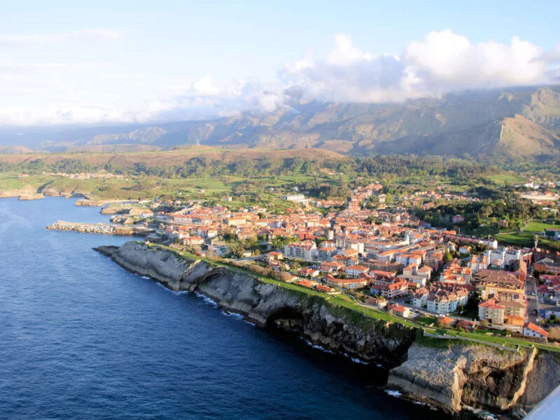 ▷ LOS 12 PUEBLOS MÁS BONITOS DE ASTURIAS + MAPA Llanes pueblo de Asturias