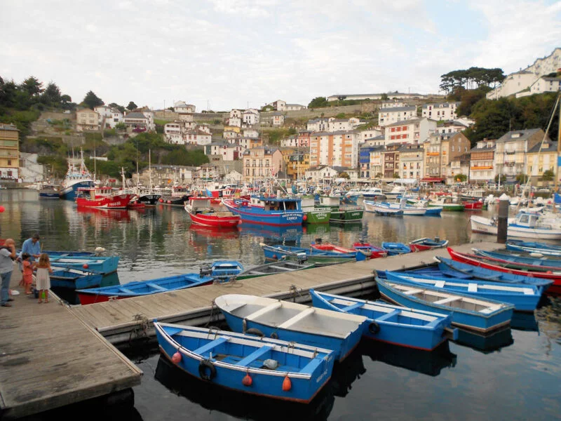 ▷ LOS 12 PUEBLOS MÁS BONITOS DE ASTURIAS + MAPA Luarca pueblo de Asturias