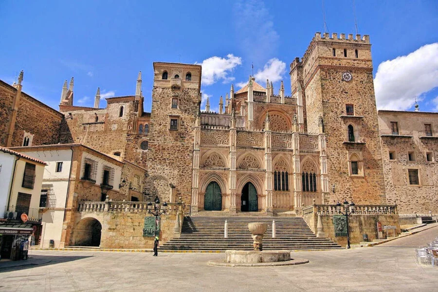 ▷ LOS 11 PUEBLOS MÁS BONITOS DE CÁCERES + MAPA PUEBLOS DE CÁCERES-Guadalupe