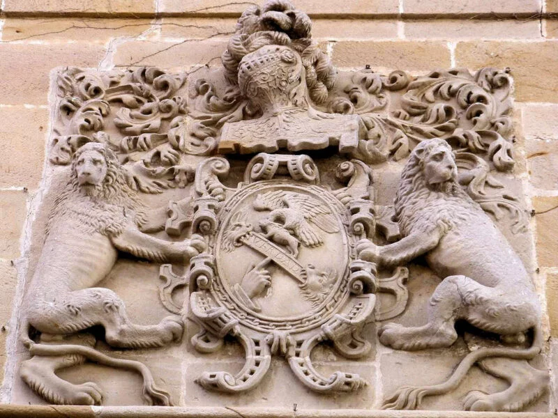 ▷ SALVATIERRA » Qué Ver y Hacer. Parajes extraordinarios Casa Azcarraga escudo