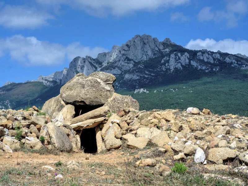 ▷ LAGUARDIA » Descubre Qué Ver y Hacer, una tierra de vinos Dolmen del Alto d ela Huesera - LAGUARDIA