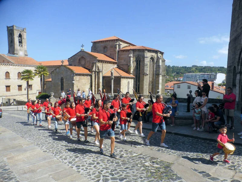 ▷ BETANZOS » Descubre Qué ver y Hacer, anímate a conocerlo Festividades de Betanzos - Banda de Gaiteros