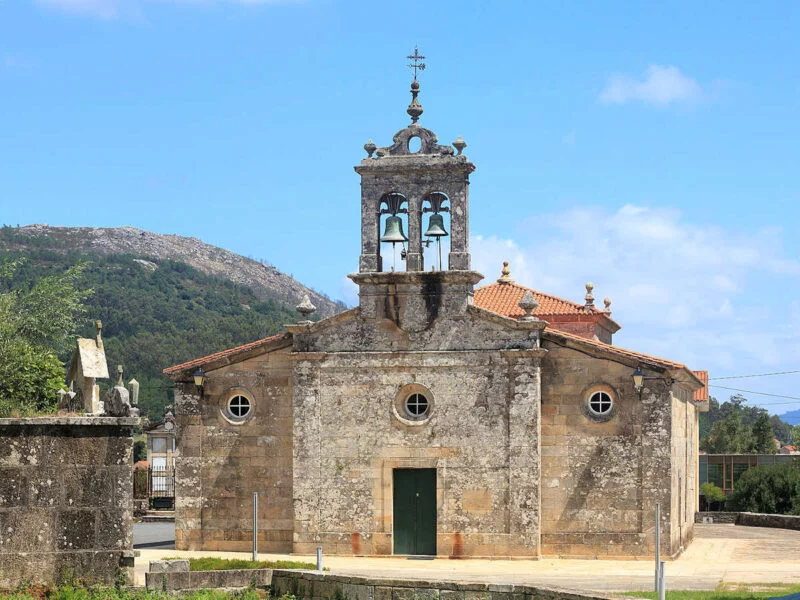 ▷ MUROS » Descubre qué Ver y Hacer, recorre sus atractivos Iglesia Parroquial de San Juan de Serres en Muros