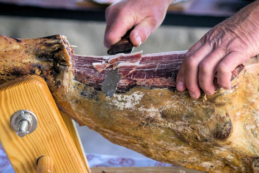 ▷ SERÓN » Descubre qué Ver y Hacer, un pueblo cautivante Jamón en Serón