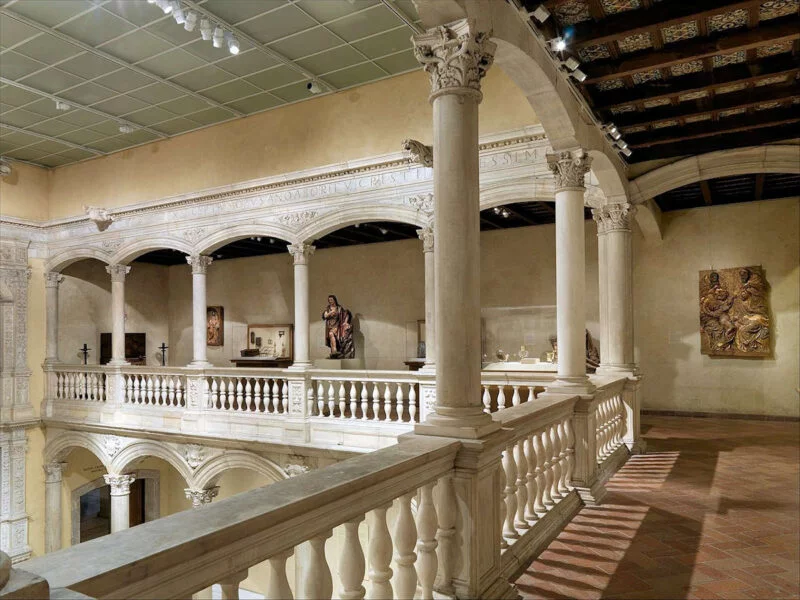 ▷ VÉLEZ BLANCO » Qué Ver y Hacer. Recorrido pintoresco Patio del Castillo de Vélez Blanco