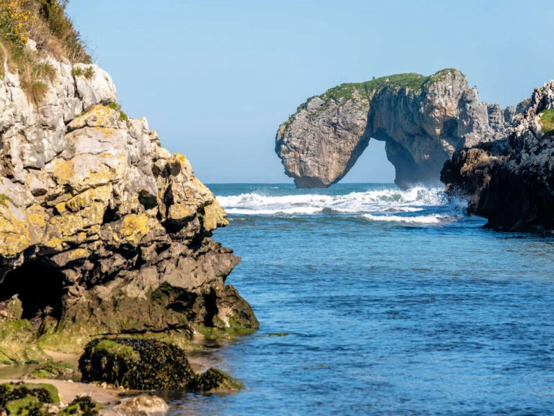 ▷ RIBADESELLA » Qué ver y hacer, un paseo irresistible Acantilados de Ribadesella