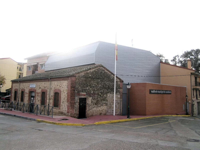 ▷ CANDELEDA » Qué Ver y Hacer, rincones deslumbrantes Auditorio Municipal de Candeleda