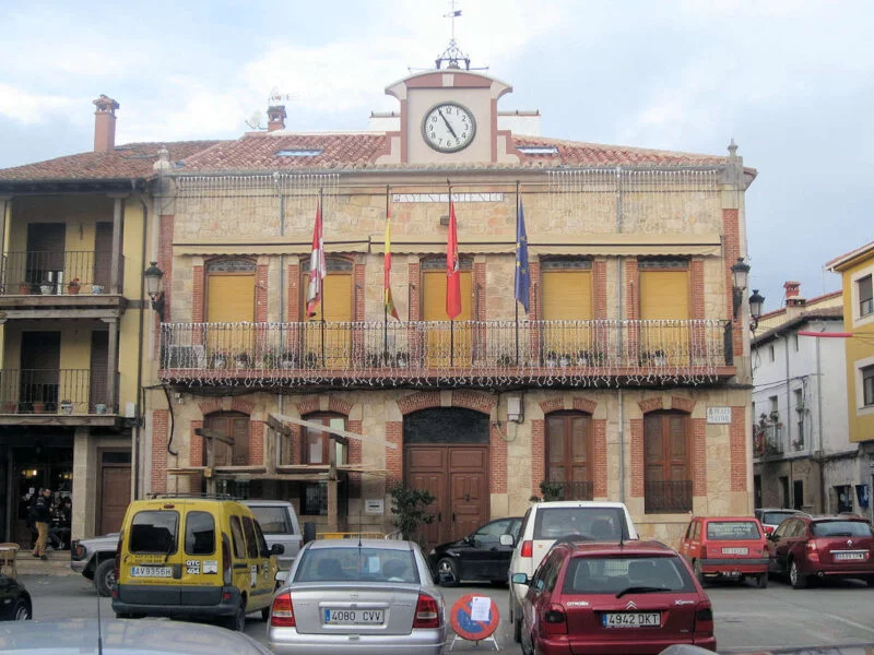 ▷ CANDELEDA » Qué Ver y Hacer, rincones deslumbrantes Ayuntamiento de Candeleda