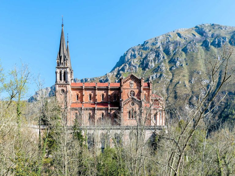 CANGAS DE ONÍS » Descubre Qué Ver y Hacer