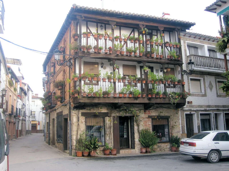 ▷ CANDELEDA » Qué Ver y Hacer, rincones deslumbrantes Casa de las Flores en Candeleda