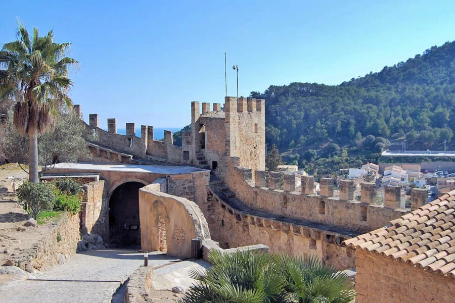 ▷ CAPDEPERA » Descubre qué ver y hacer en este bello pueblo Castillo de Capdepera