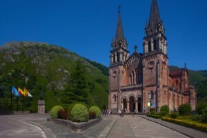 Cangas de Onís en Asturias. Foto por Depositphotos.