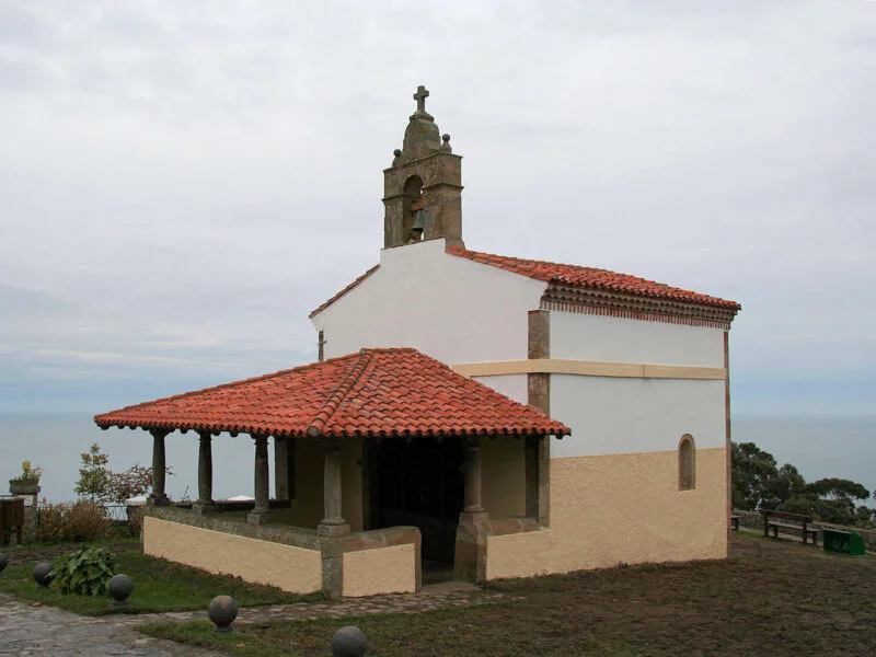 ▷ LASTRES » Qué ver y Hacer en este poblado costero Ermita de San Roque en Lastres