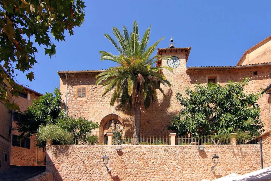 ▷ FORNALUTX » Qué ver y hacer, un pintoresco pueblo Iglesia de Nativitat de la Mare de Déu