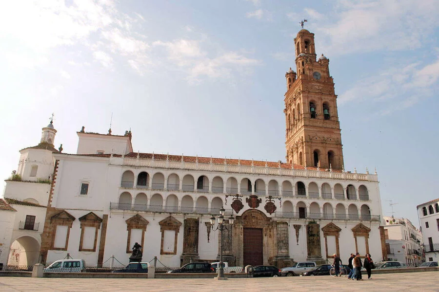 ▷ LLERENA » Descubre qué ver y hacer, lugares fascinantes Iglesia de Nuestra Señora de la Granada en Llerena