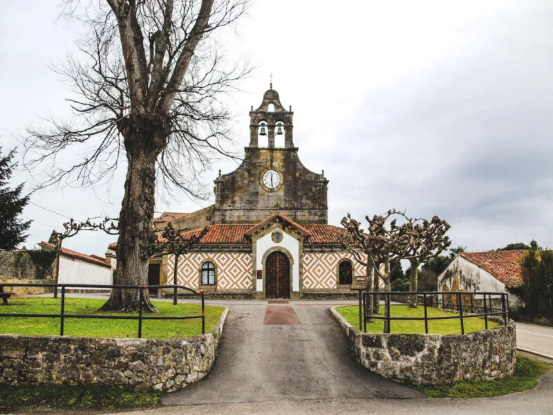 ▷ RIBADESELLA » Qué ver y hacer, un paseo irresistible Iglesia de San Esteban de Leces en Ribadesella