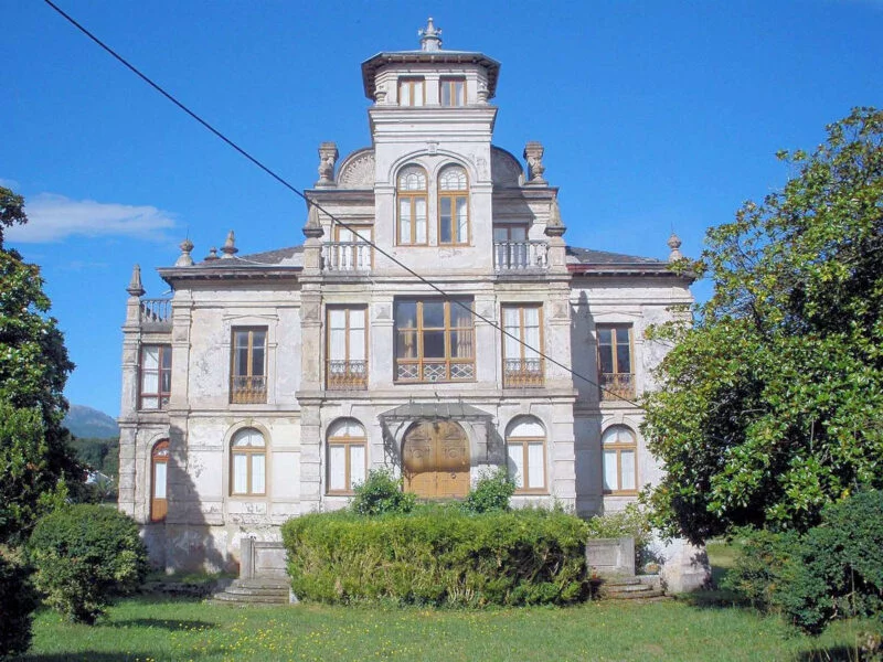 ▷ LLANES » Descubre qué ver y hacer, trayecto de película Palacio de Partarriu-Llanes