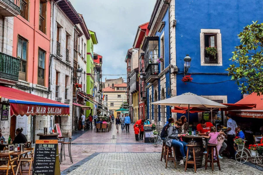 ▷ RIBADESELLA » Qué ver y hacer, un paseo irresistible Plaza en Ribadesella