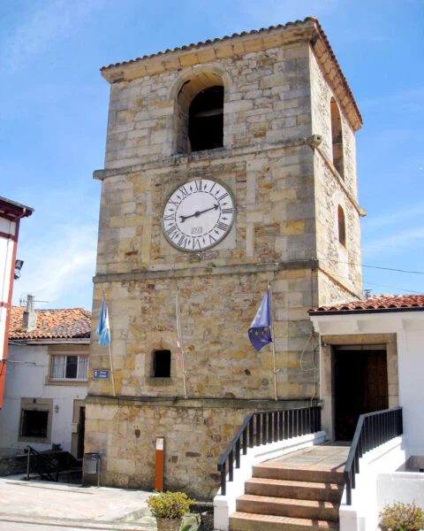 ▷ LASTRES » Qué ver y Hacer en este poblado costero Torre del reloj de Lastres