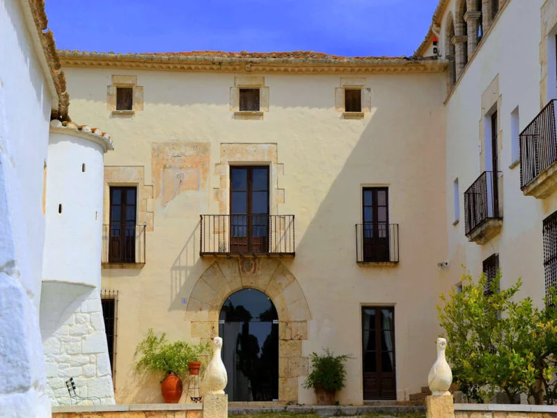 ▷ LES GUNYOLES » Qué Ver y Hacer en esta tierra de viñedos Cal Rafols dels Caus