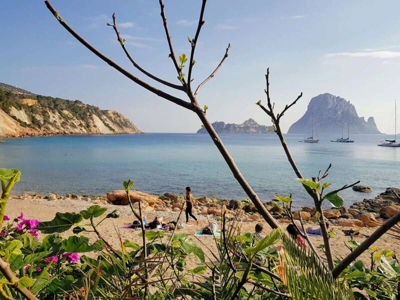 ▷ ES CUBELLS » Qué ver y qué hacer, la pequeña joya de Ibiza Cala D`hort en Es Cubells