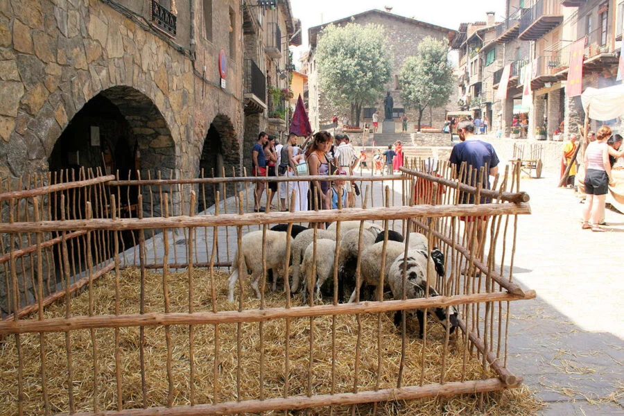 ▷ BAGÁ » Descubre qué ver y hacer, conoce sus encantos Feria Medieval de Bagà