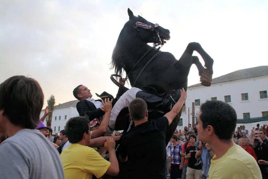 ▷ ES CASTELL » Qué ver y hacer en este pueblo con encanto Fiestas de Sant Jaume Es Castell