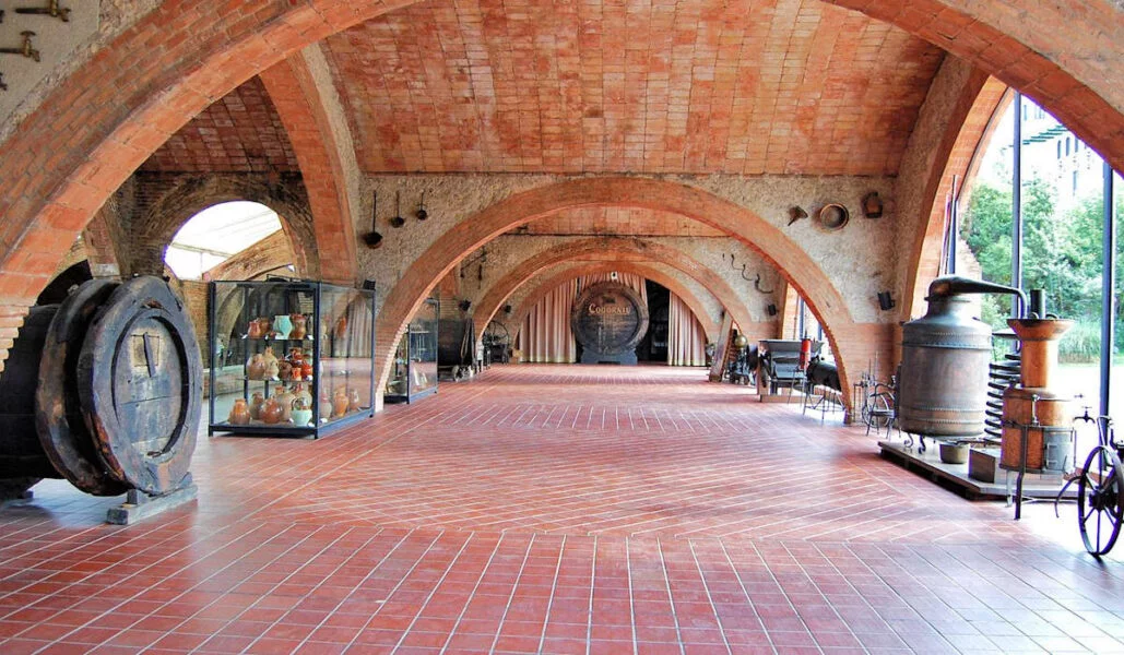 ▷ SANT SADURNÍ D’ANOIA » Qué ver y hacer. Capital del cava Museo Caves de Codorniu