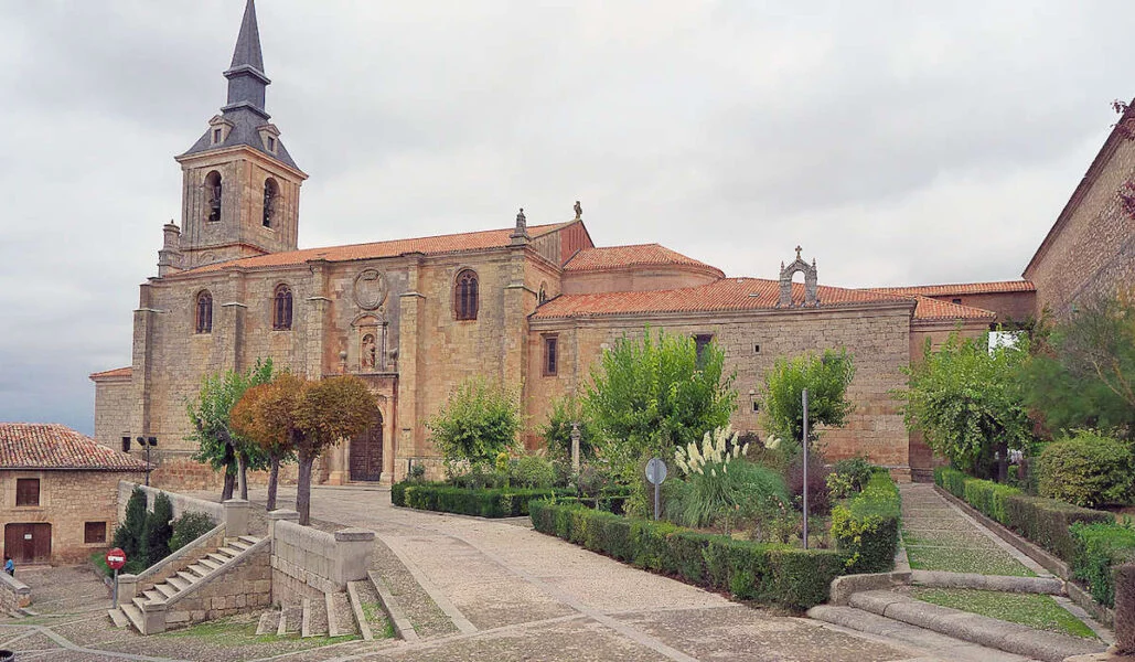 ▷ LERMA » Qué ver y hacer en esta villa colmada de historia Iglesia Colegial de San Pedro