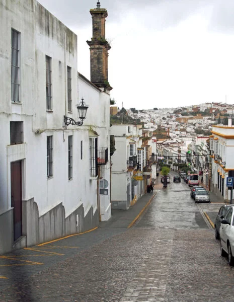 ▷ ARCOS DE LA FRONTERA » Qué ver y hacer en este pueblo Calles de Arcos de la Frontera