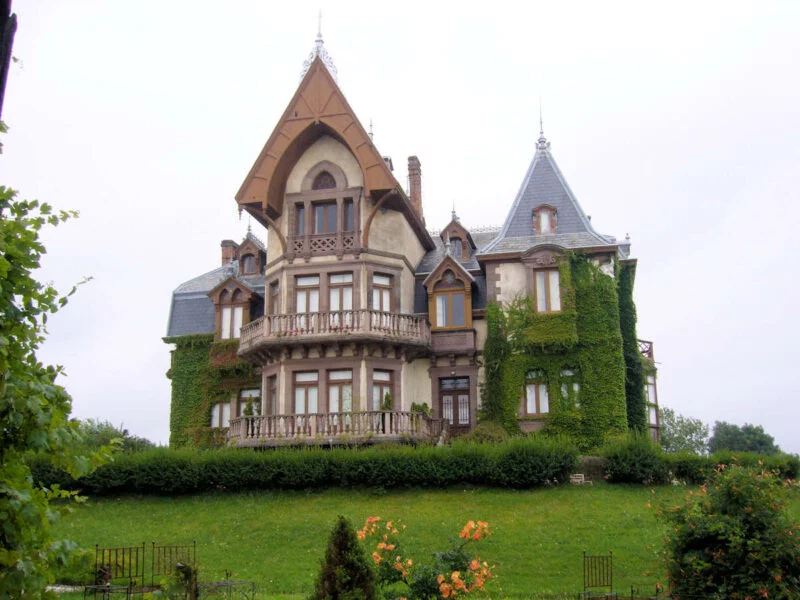 ▷ COMILLAS » Qué ver y hacer en el pueblo emblemático Casa del Duque de Almodovar del Río