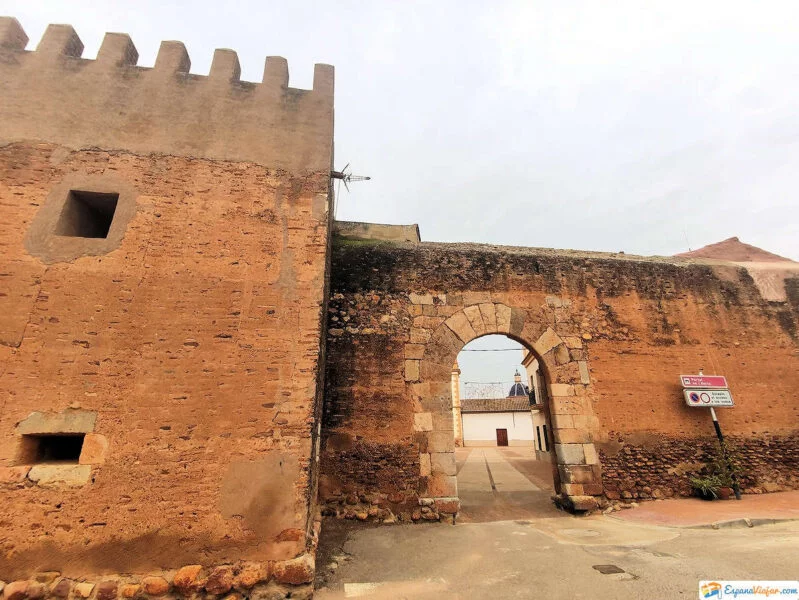 ▷ MASCARELL » Qué ver y hacer en este pueblo amurallado Entrada trasera de las murallas
