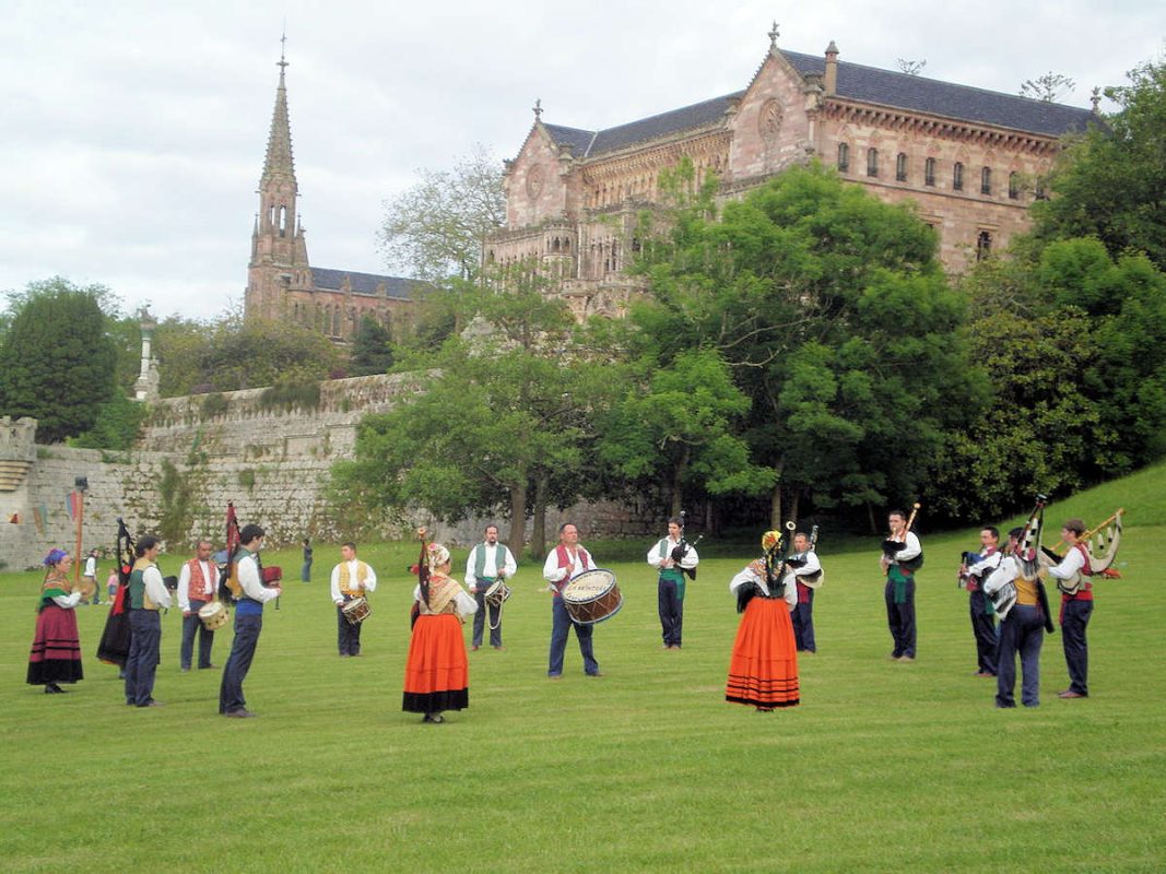 COMILLAS » Qué ver y hacer en el pueblo emblemático