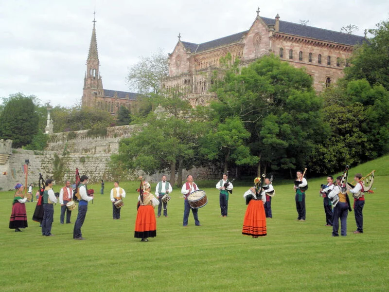 ▷ COMILLAS » Qué ver y hacer en el pueblo emblemático Festividades de Comillas