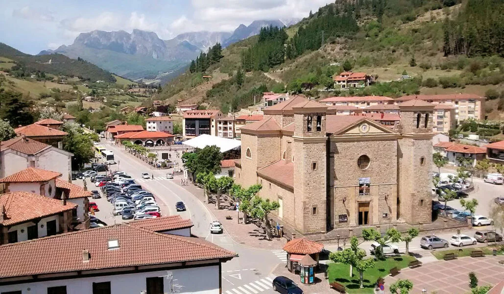 ▷ POTES » Descubre qué ver y hacer en esta villa de puentes Iglesia de San Vicente de Potes