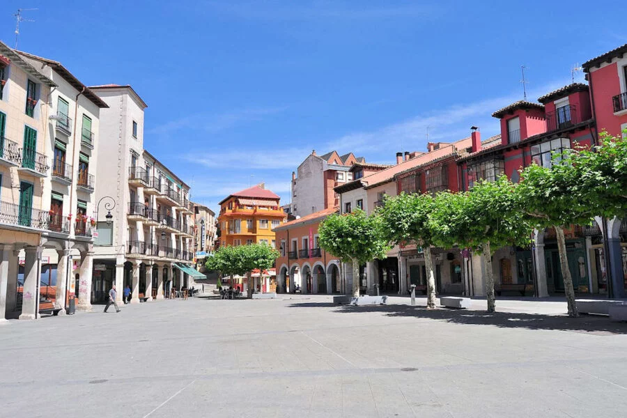 ▷ ARANDA DE DUERO » Descubre Qué ver y hacer Plaza de Aranda de Duero