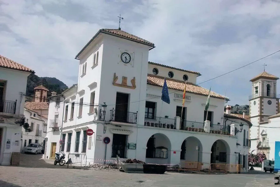 ▷ GRAZALEMA » Qué Ver y Hacer en este bello poblado Plaza de España de Grazalema