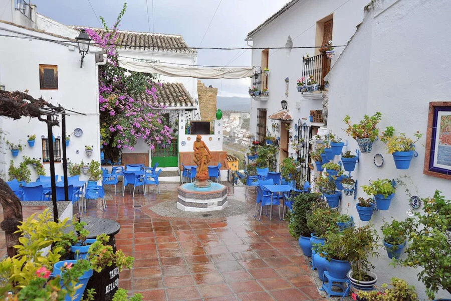 ▷ IZNÁJAR » Qué ver y hacer en este pueblo cordobés Calles de Iznájar