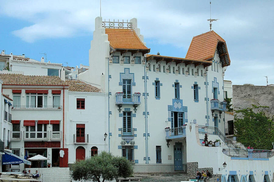 ▷ CADAQUÉS » Qué ver y Hacer en este pueblo costero Casas Serinyana en Cadaqués