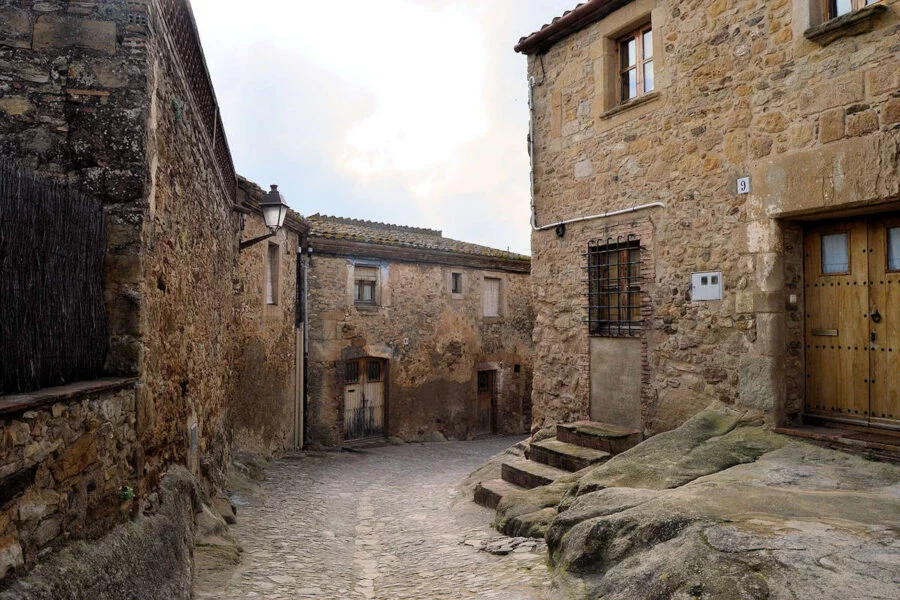 ▷ PERATALLADA » Qué ver y hacer en este pueblo medieval Casco histórico de Peratallada