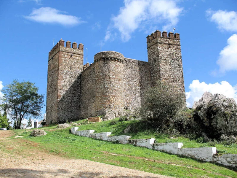 ▷ CORTEGANA » Qué ver y hacer en este pueblo serrano Castillo de Cortegana